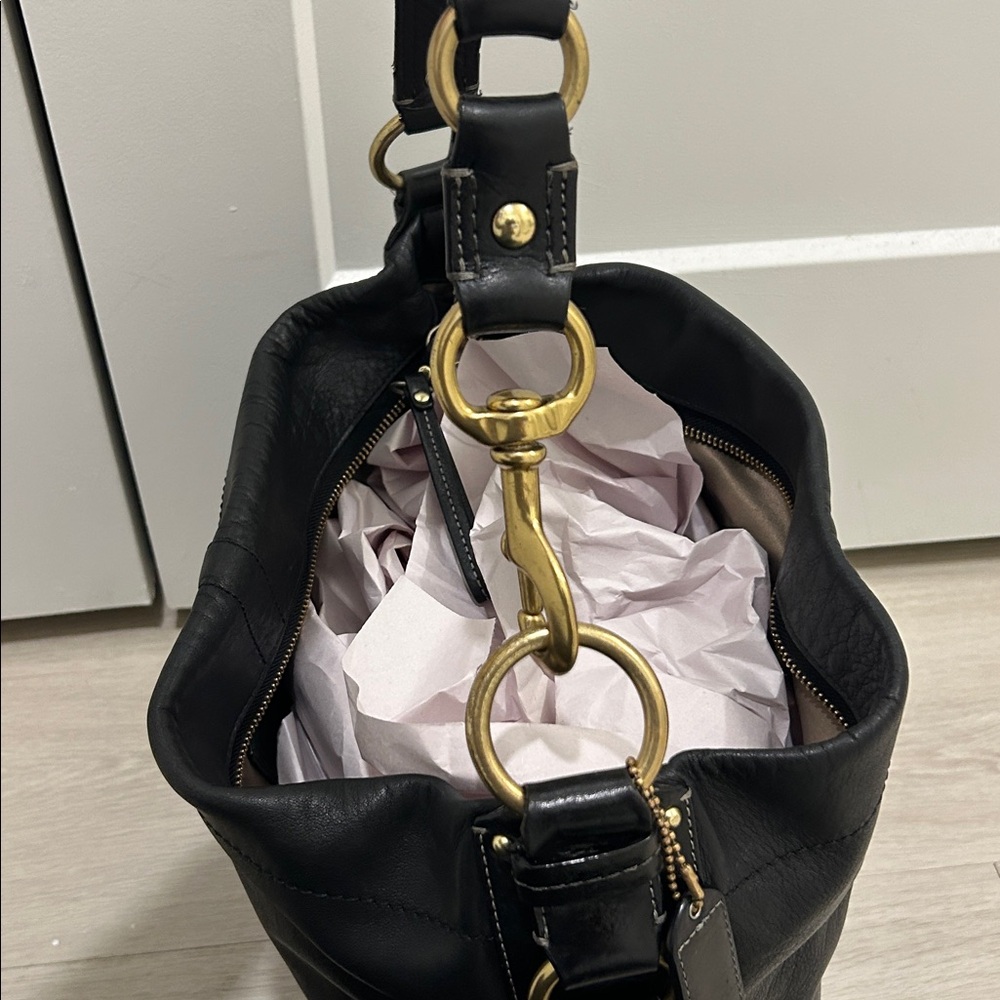 Coach Carly Hobo Bag in Black Leather with Gold Hardware & Turnlocks - Picture 15 of 17